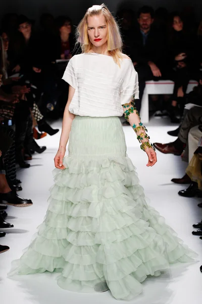 Look 18